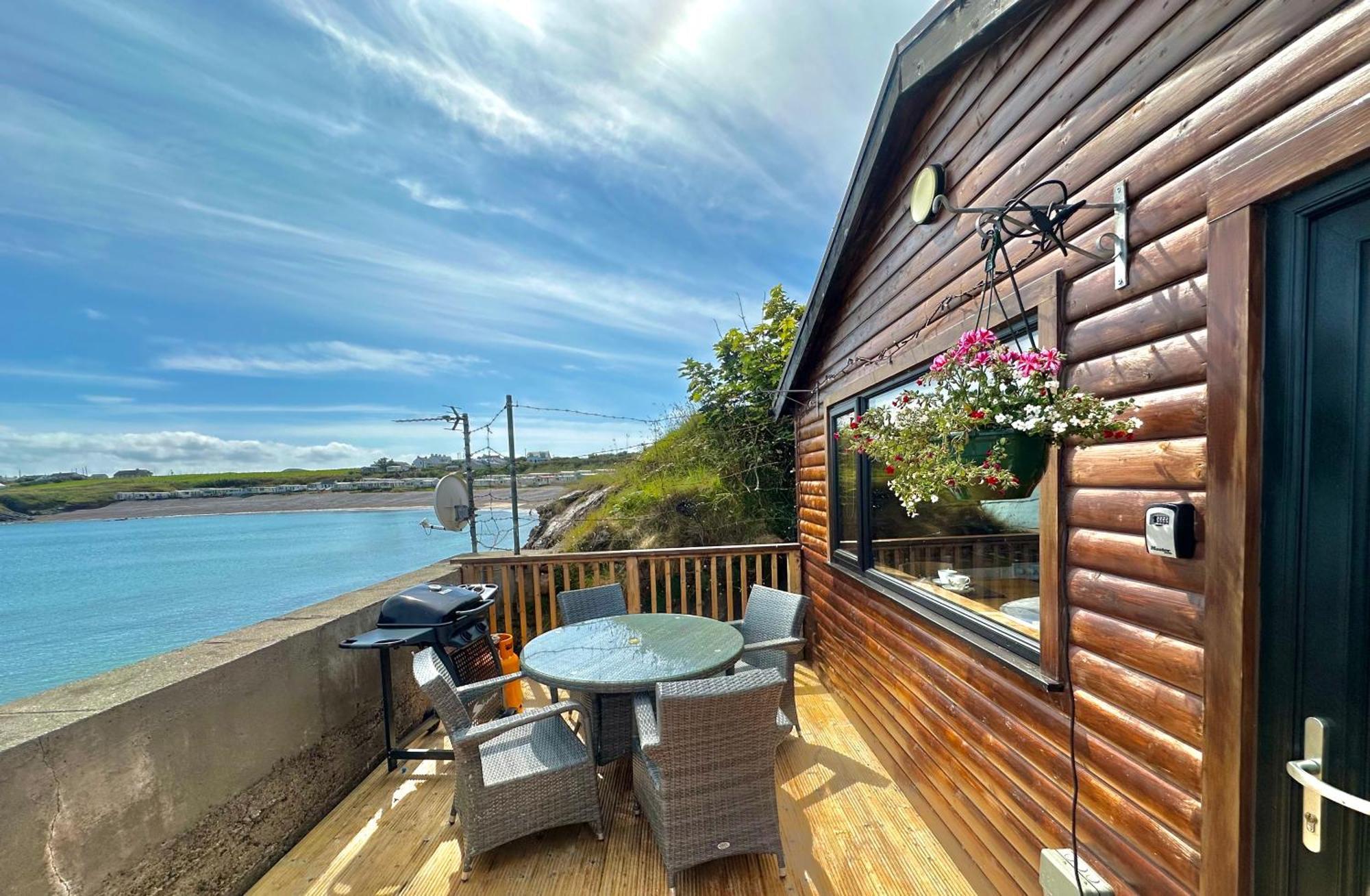 Cosy Portmor Log Cabin- Sea Views, Deck & Relaxation Malin Head 外观 照片