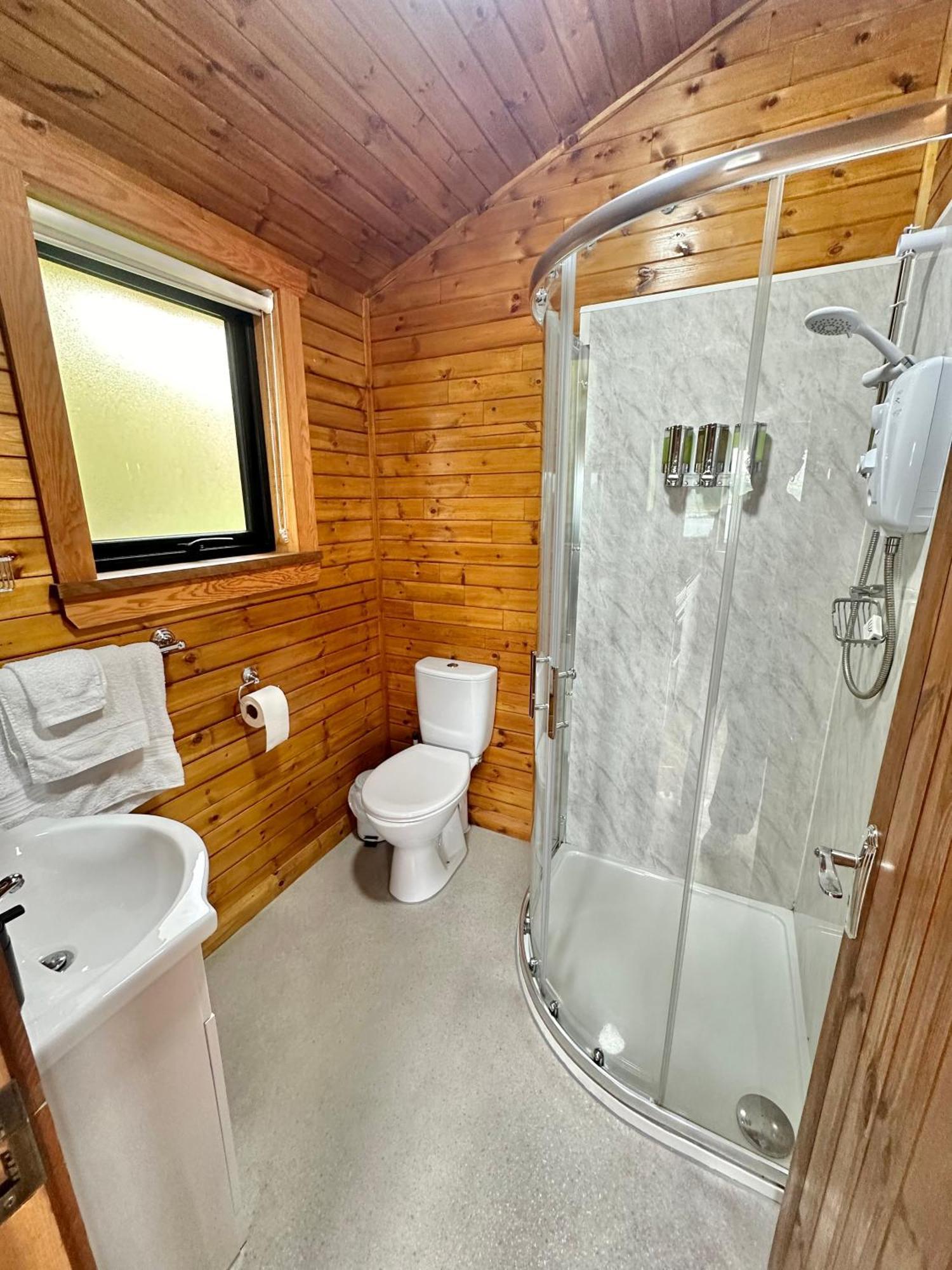 Cosy Portmor Log Cabin- Sea Views, Deck & Relaxation Malin Head 外观 照片